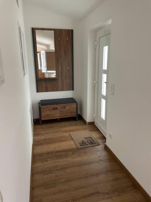 Apartment In Zentraler Lage Mit Privatparkplatz Grafenwohr Esterno foto