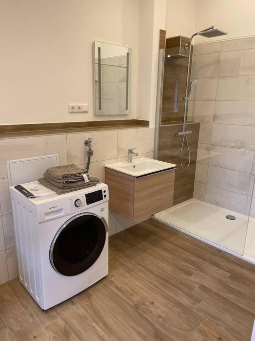 Apartment In Zentraler Lage Mit Privatparkplatz Grafenwohr Esterno foto