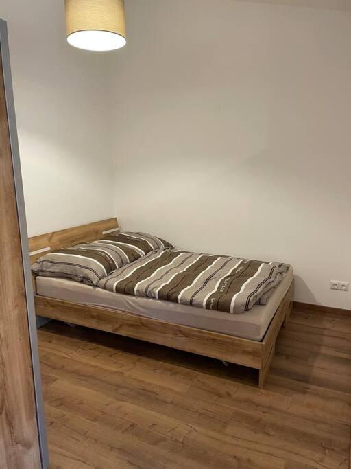 Apartment In Zentraler Lage Mit Privatparkplatz Grafenwohr Esterno foto